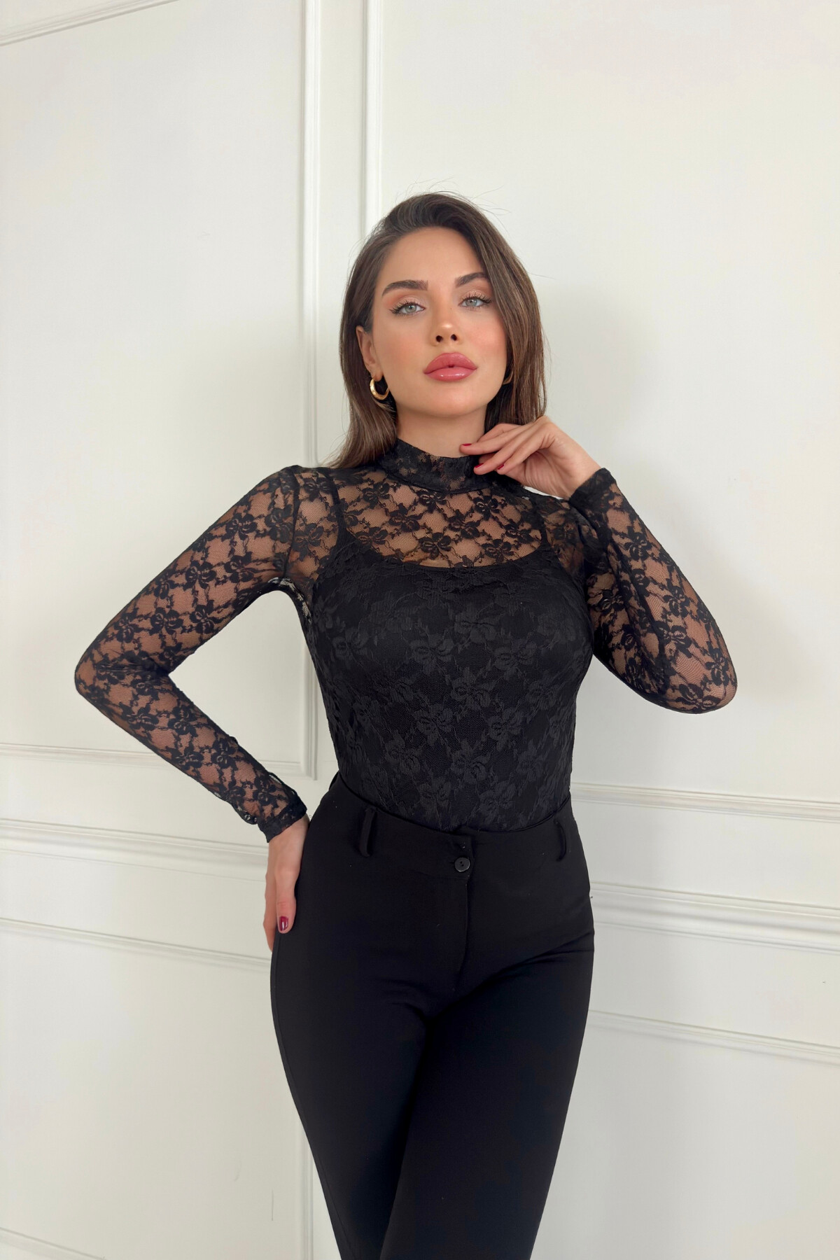 LACE BLOUSE