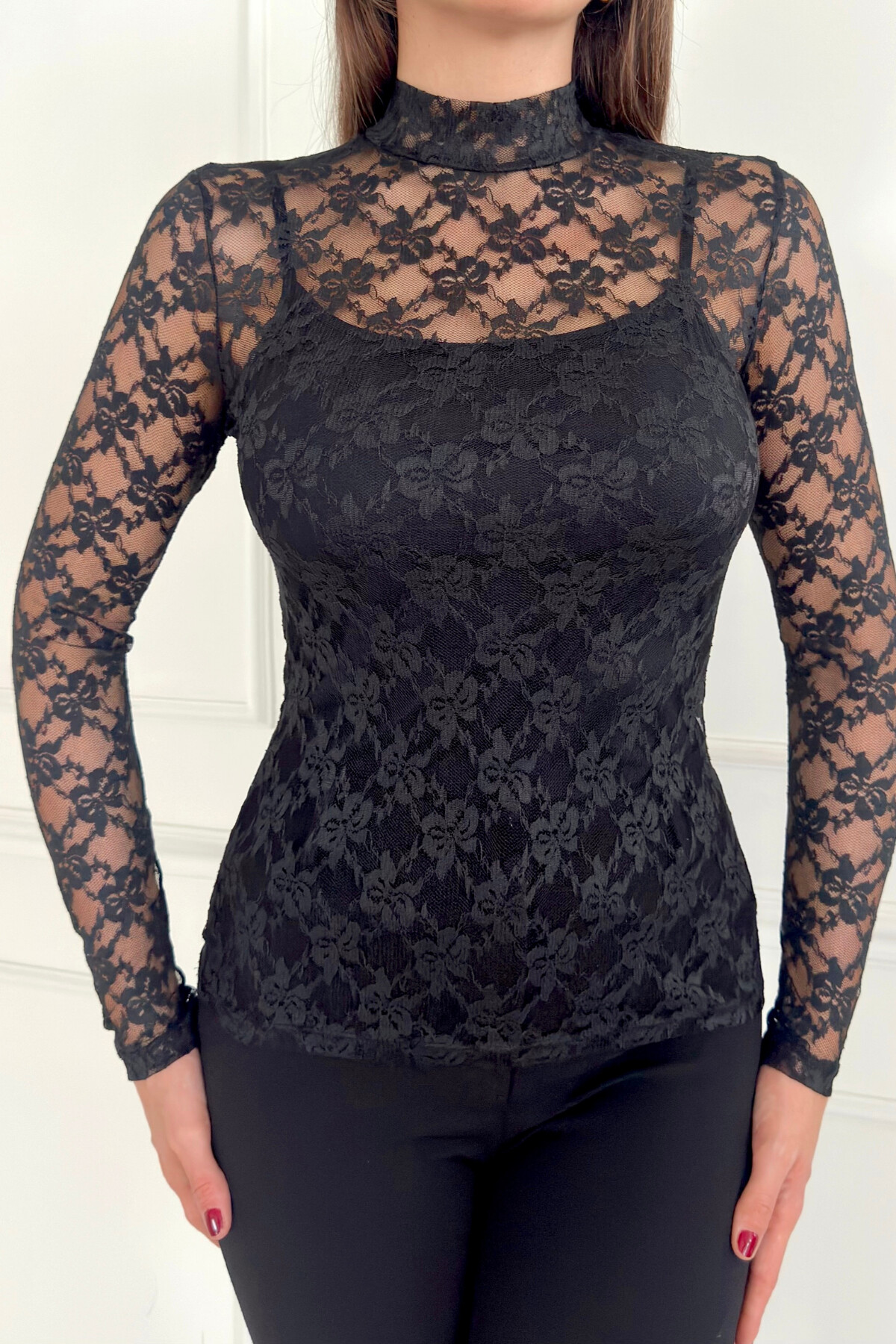 LACE BLOUSE