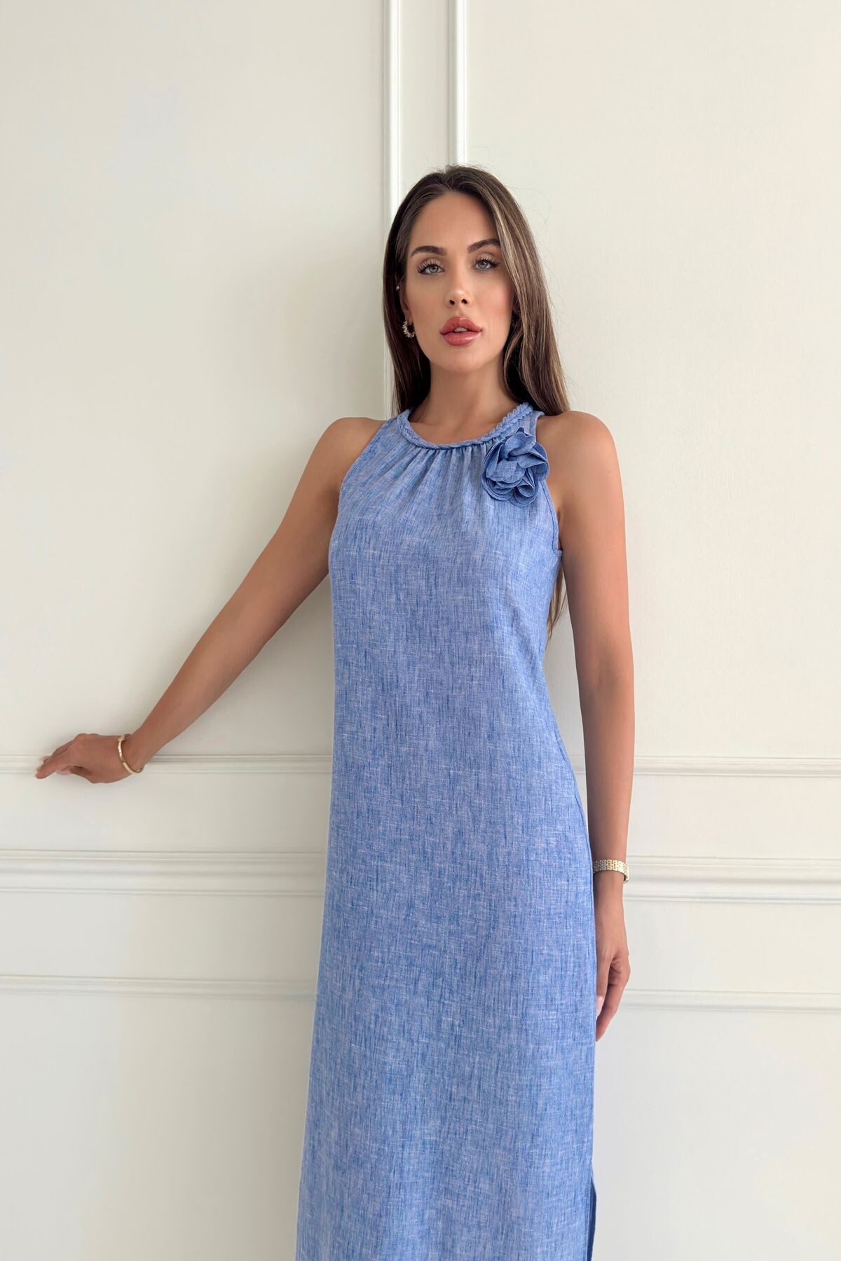 LINEN DRESS WITH FLORAL ACCESSORIES