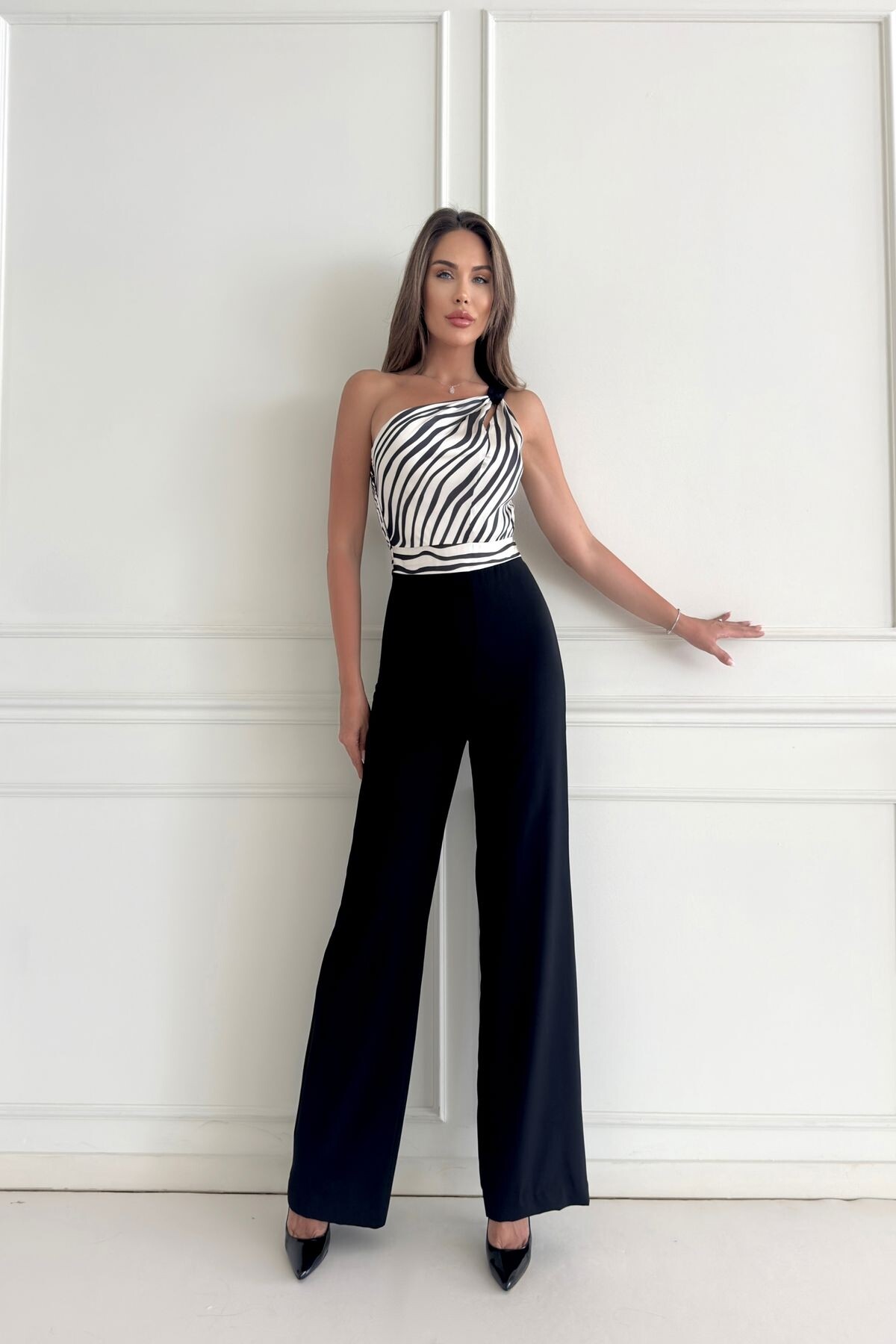 ONE SHOULDER JUMPSUIT