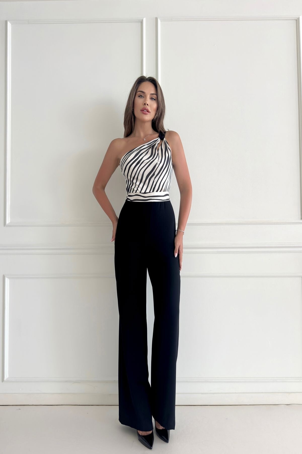 ONE SHOULDER JUMPSUIT