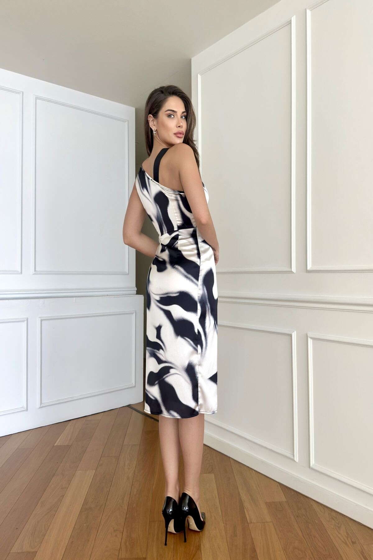 ONE SHOULDER SATIN DRESS