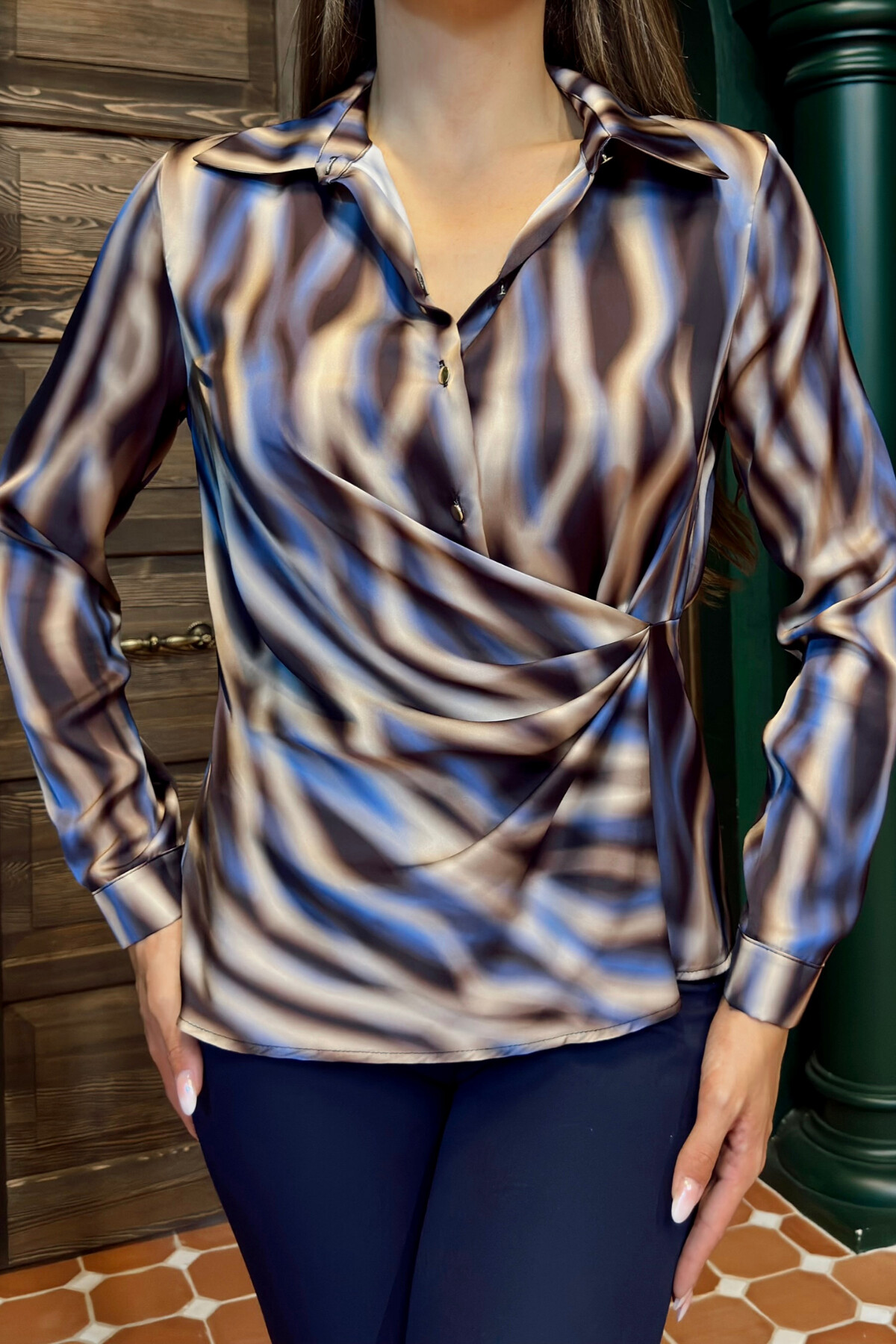 PATTERNED SATIN SHIRT