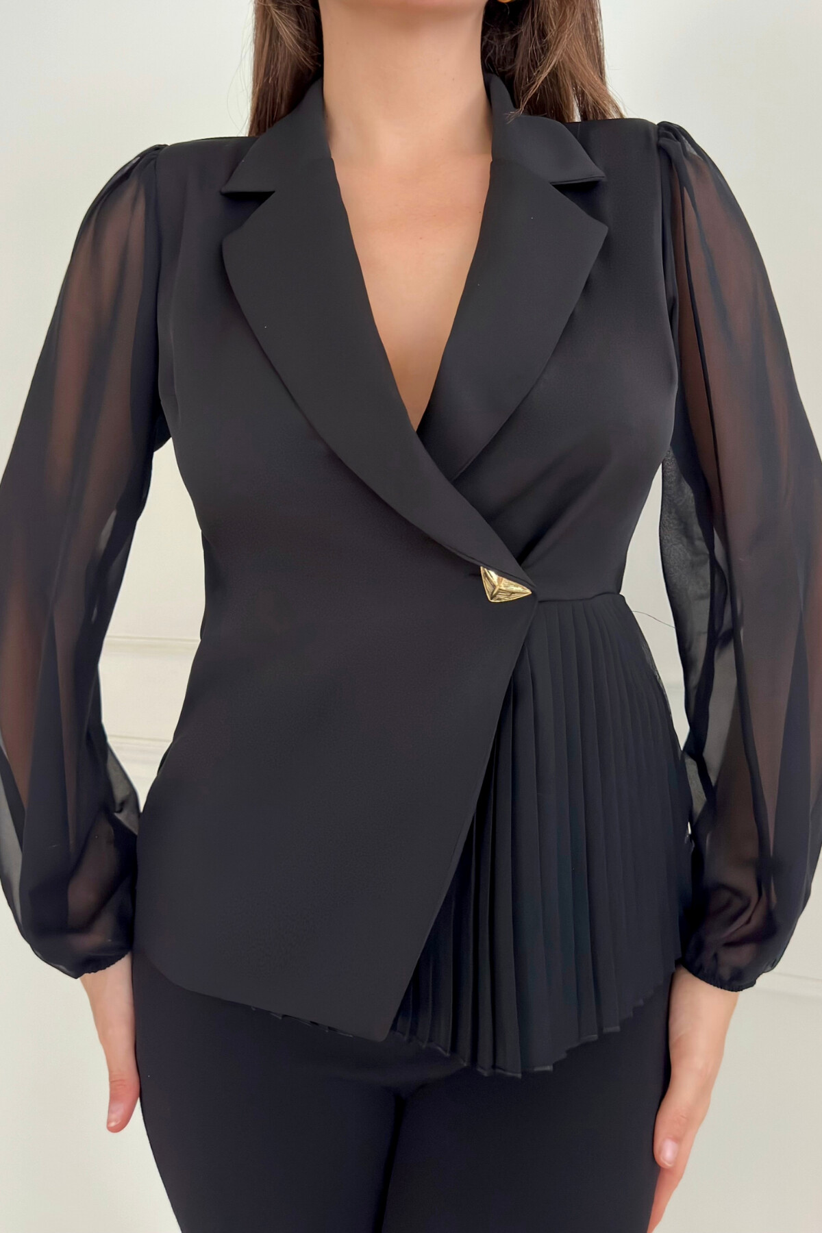 PLEATED BLAZER COLLAR BLOUSE