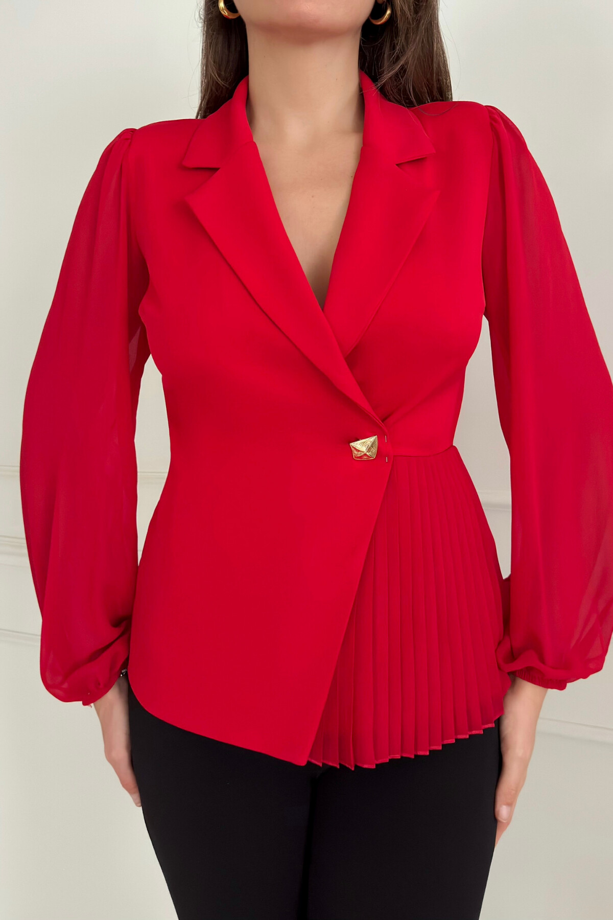 PLEATED BLAZER COLLAR BLOUSE