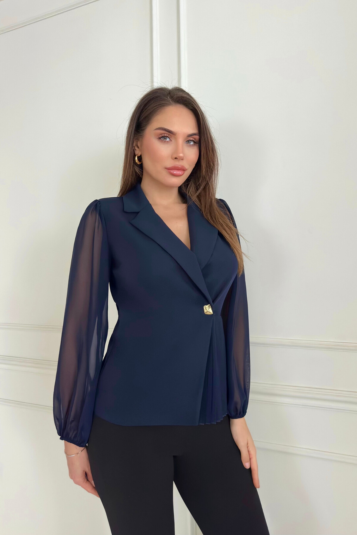 PLEATED BLAZER COLLAR BLOUSE