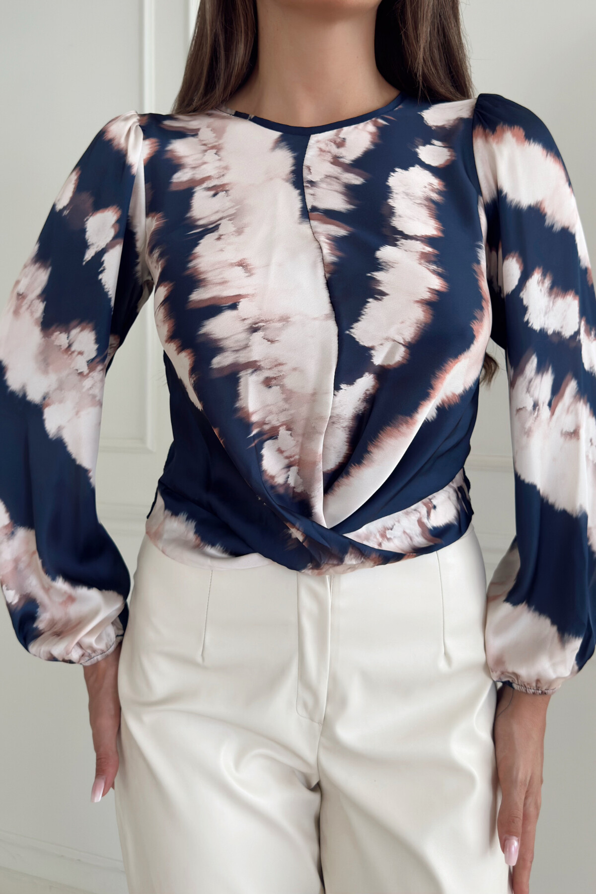 PRINTED SATIN BLOUSE WITH KNOT