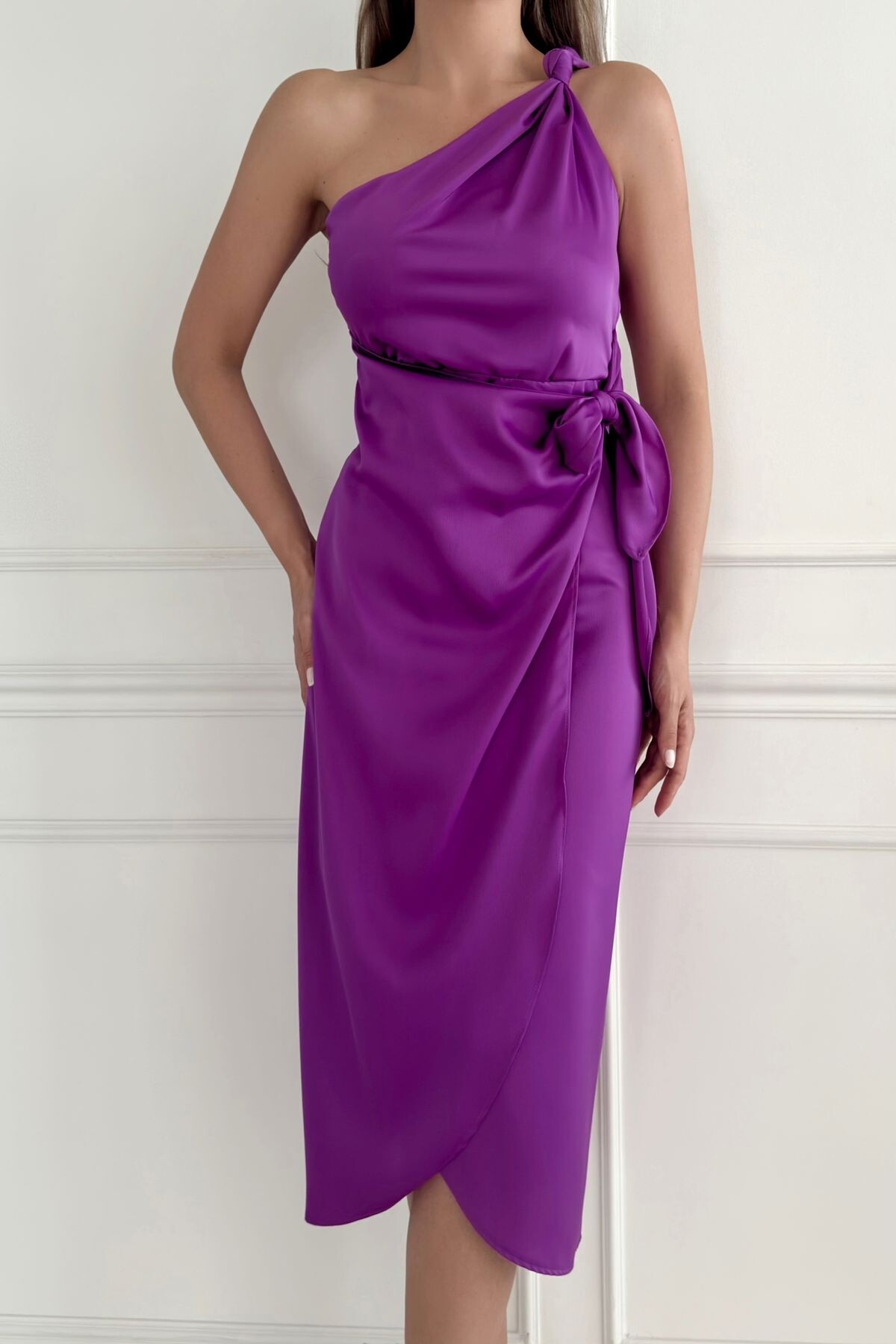 SATIN DRESS WITH KNOTTED SHOULDERS