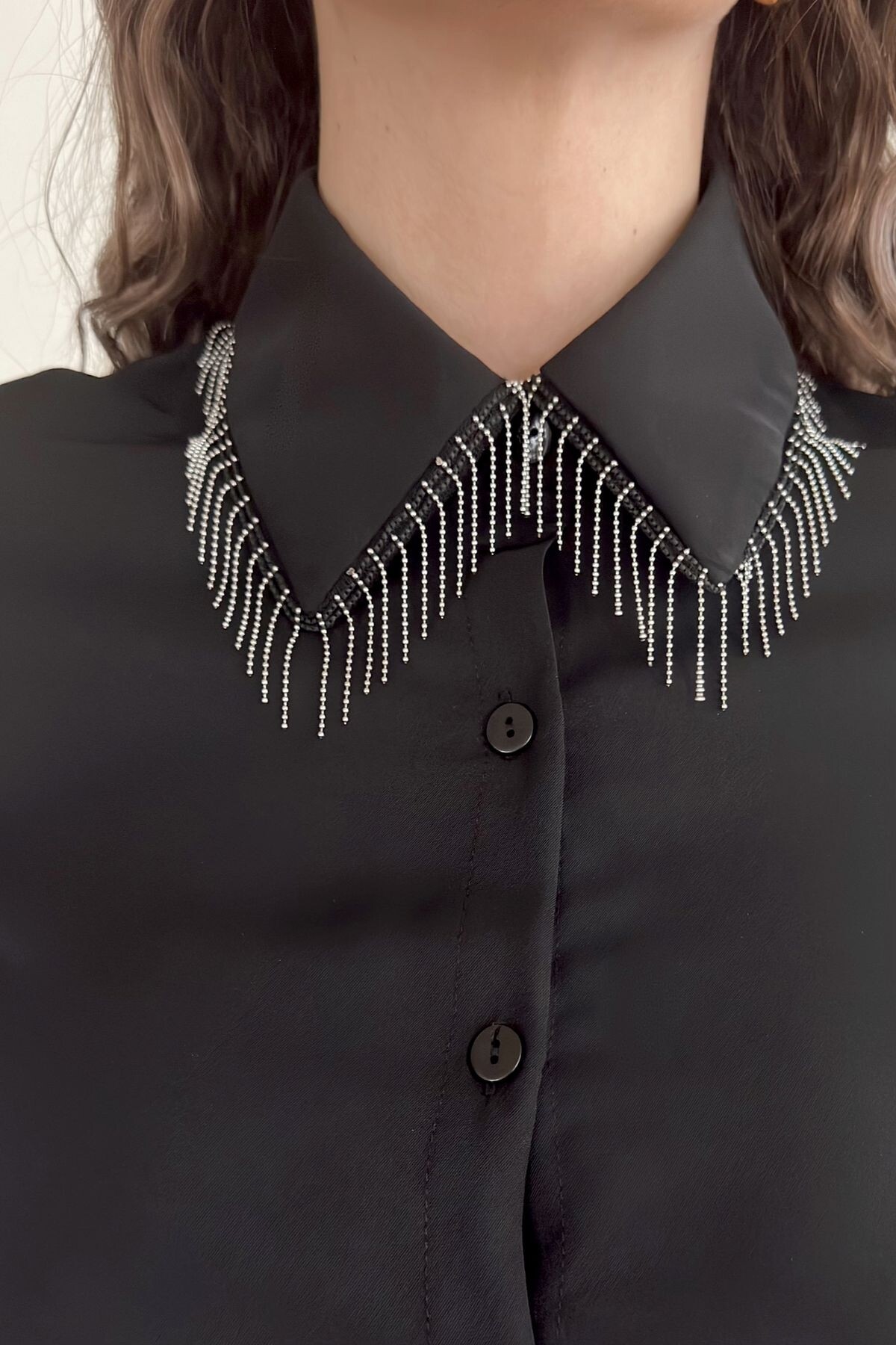 SHIRT WITH ACCESSORY DETAIL