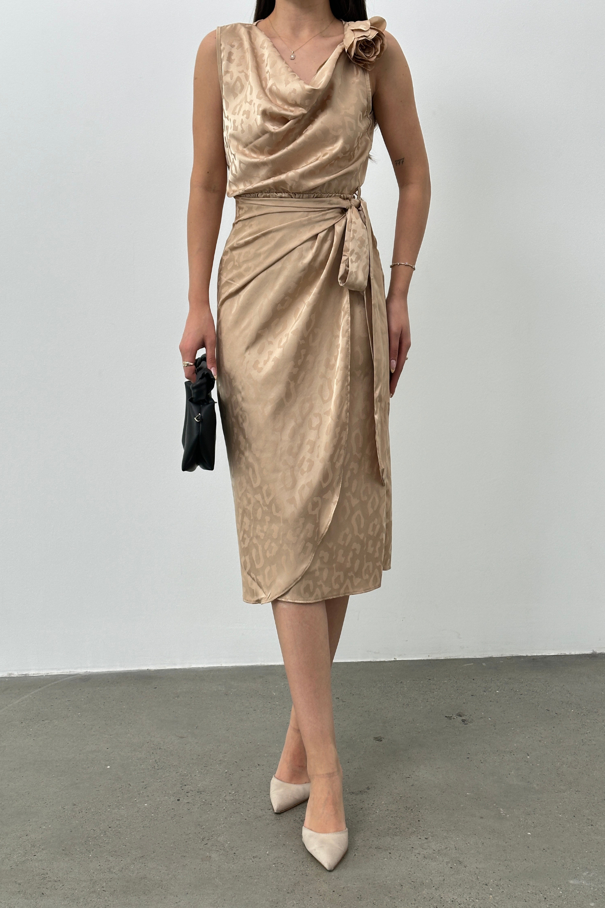 JACQUARD SATIN DRESS WITH FLORAL ACCESSORIES