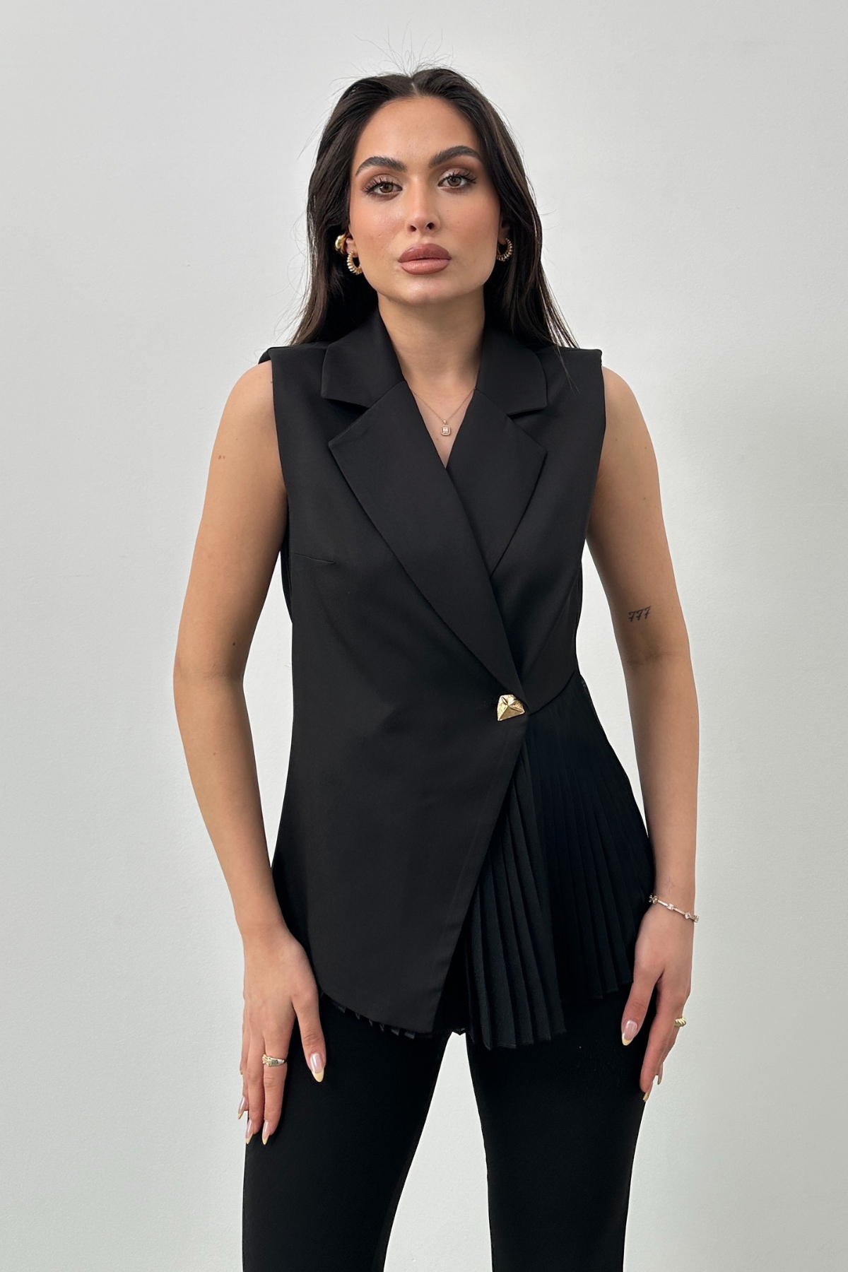 PLEATED BLAZER COLLAR BLOUSE